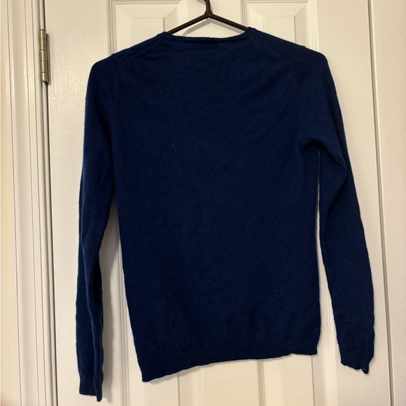Neiman Marcus Deep Blue 100% Cashmere Women’s Crewneck Sweater - Picture 2 of 3
